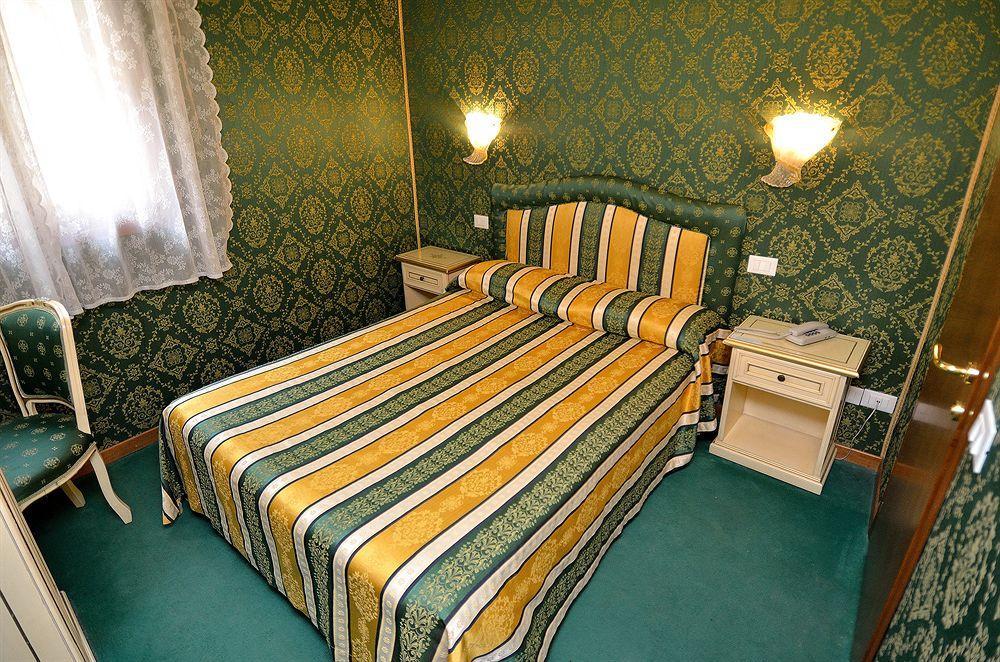 Residenza La Campana Guest house
